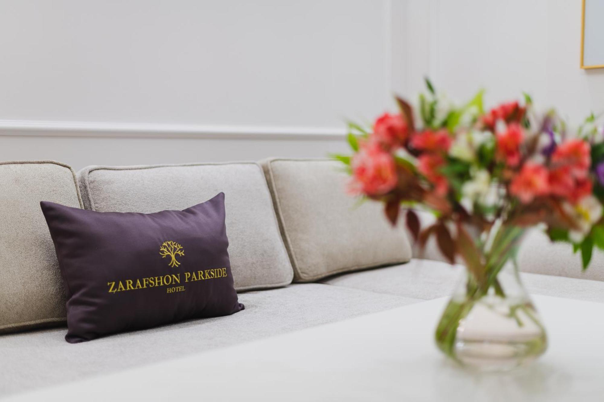 Zarafshon Parkside Hotel Самарканд Стая снимка