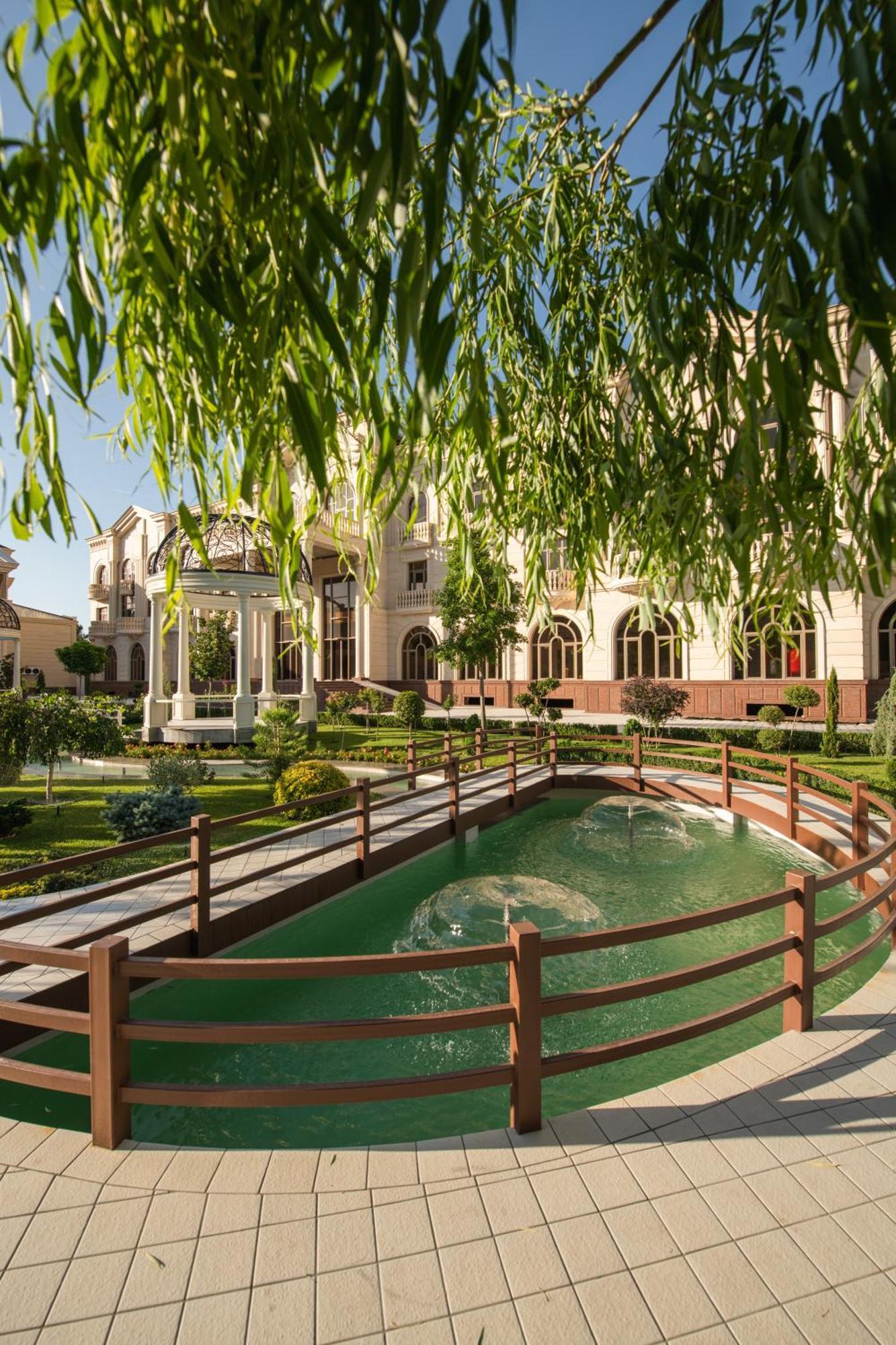Zarafshon Parkside Hotel Самарканд Екстериор снимка